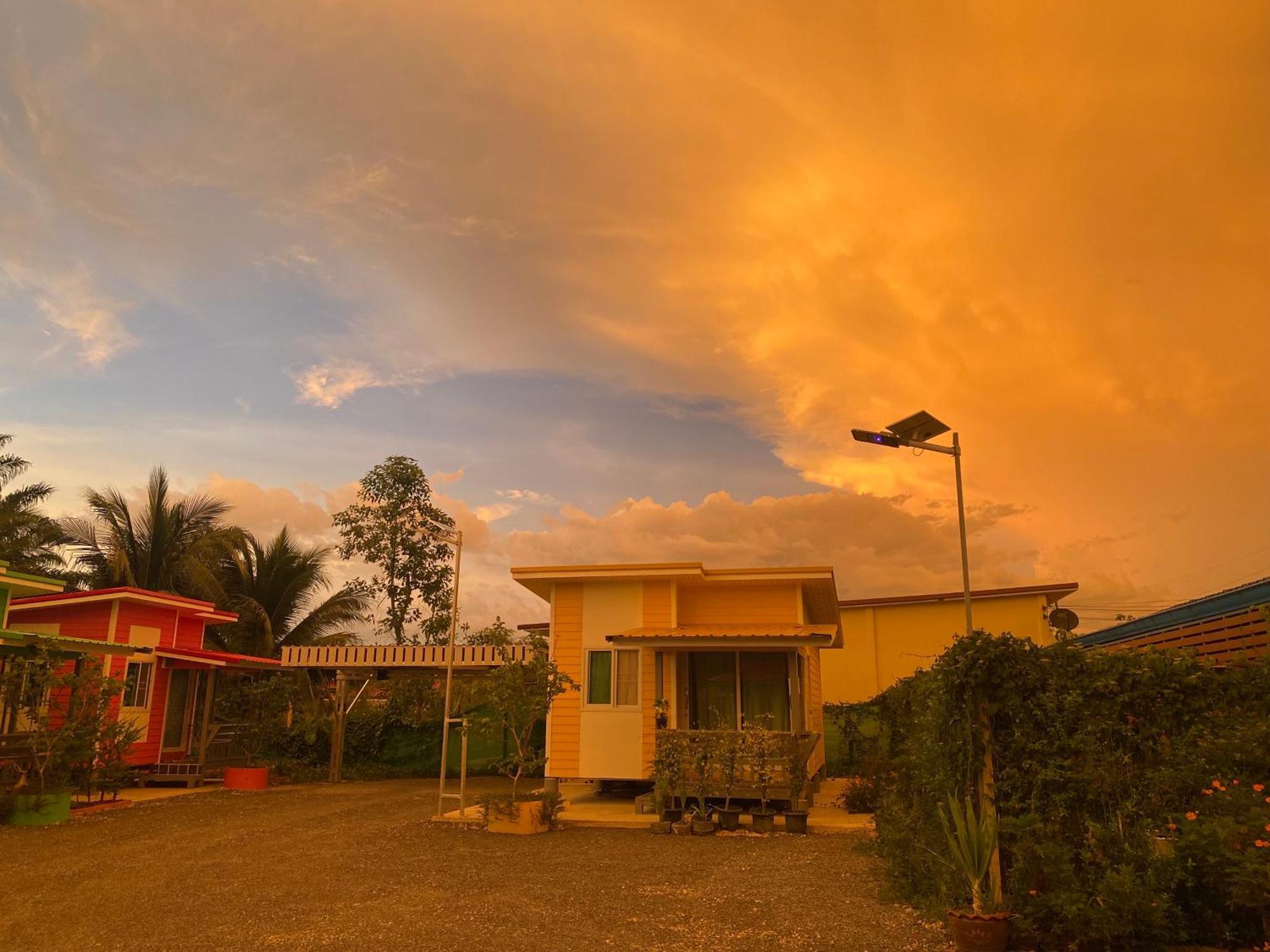 Aiem-Wilai Guesthouse Surat Thani Exterior photo